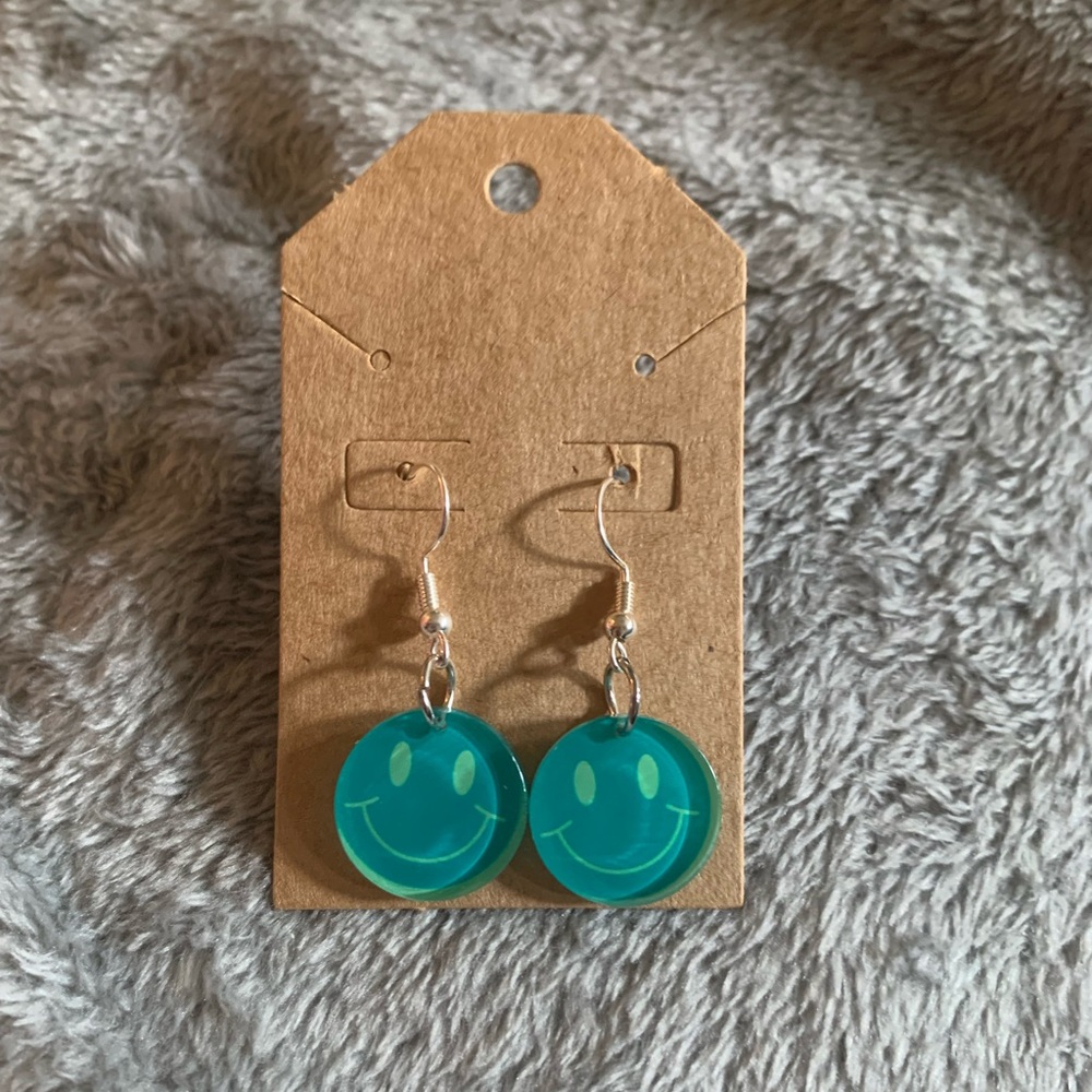 New - Smiley face earrings! 😊